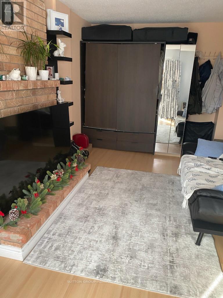 87 Festival Drive, Toronto, Ontario M2R 3T9 - Photo 2 - C12594522