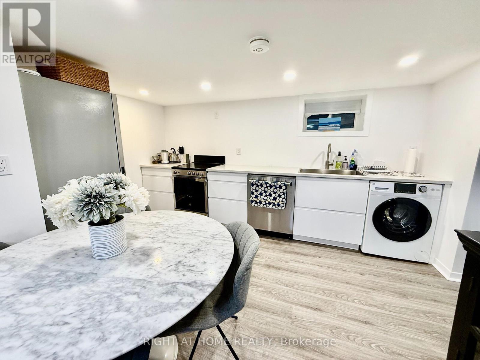 Lower Level Suite - 25 Hillsboro Avenue, Toronto, Ontario  M5R 1S6 - Photo 6 - C12594526