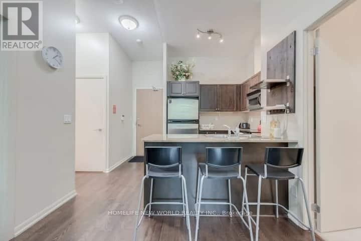 101 - 219 Fort York Boulevard, Toronto, Ontario  M5V 1B1 - Photo 9 - C12594572