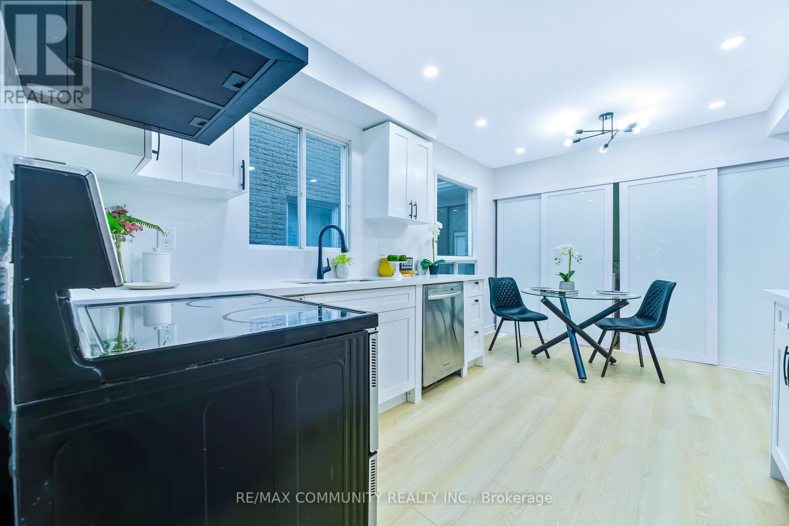 89 Hewitt Crescent, Ajax, Ontario  L1S 7B6 - Photo 2 - E12594602