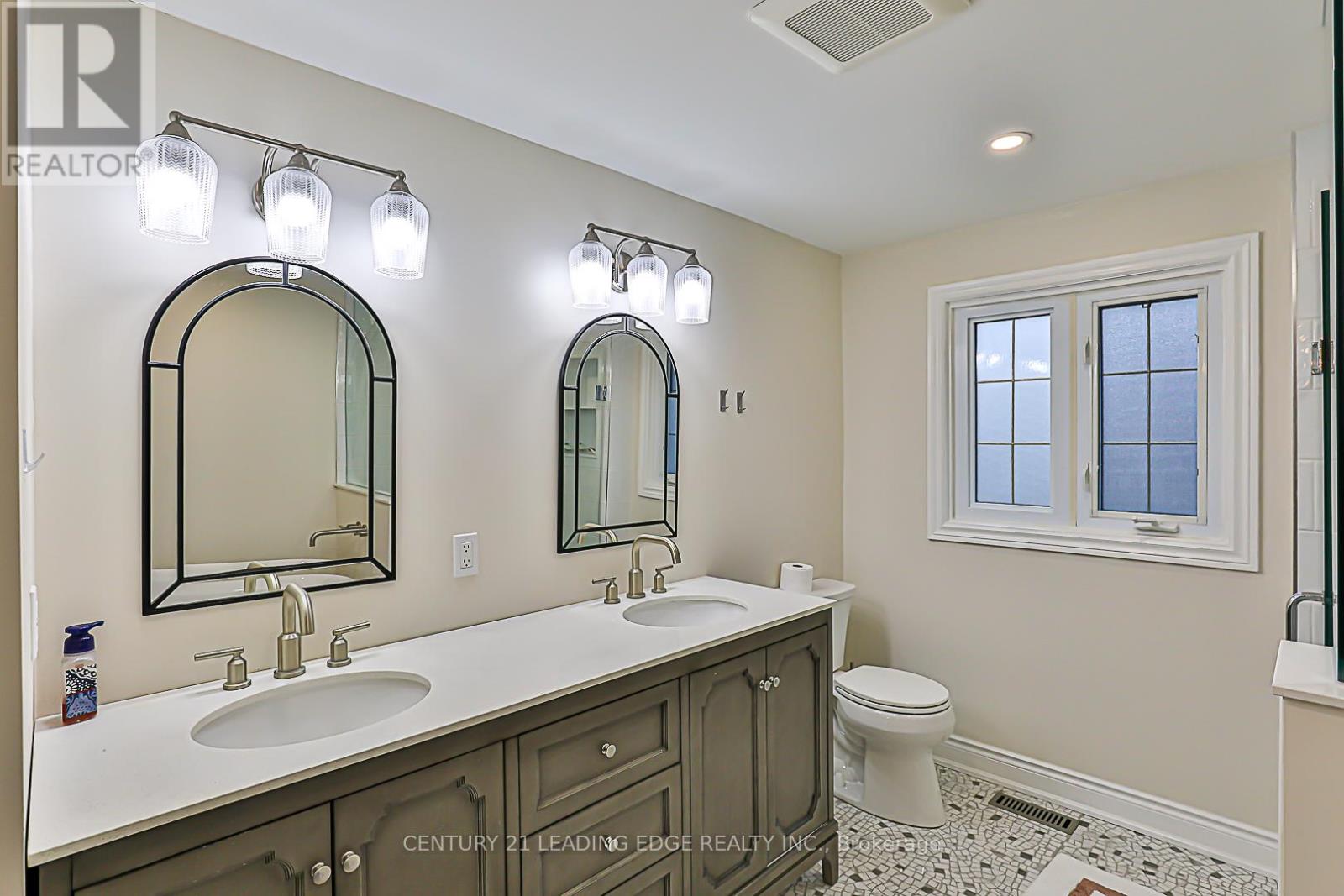 20 Marjorie Drive, Whitchurch-Stouffville, Ontario  L0H 1G0 - Photo 19 - N12594458