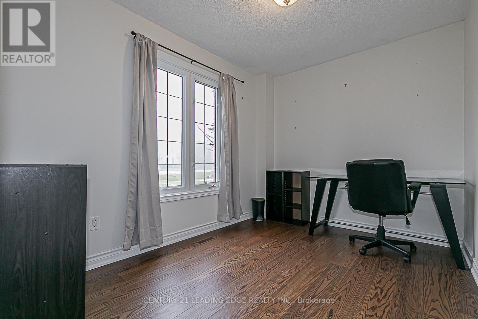 20 Marjorie Drive, Whitchurch-Stouffville, Ontario  L0H 1G0 - Photo 5 - N12594458