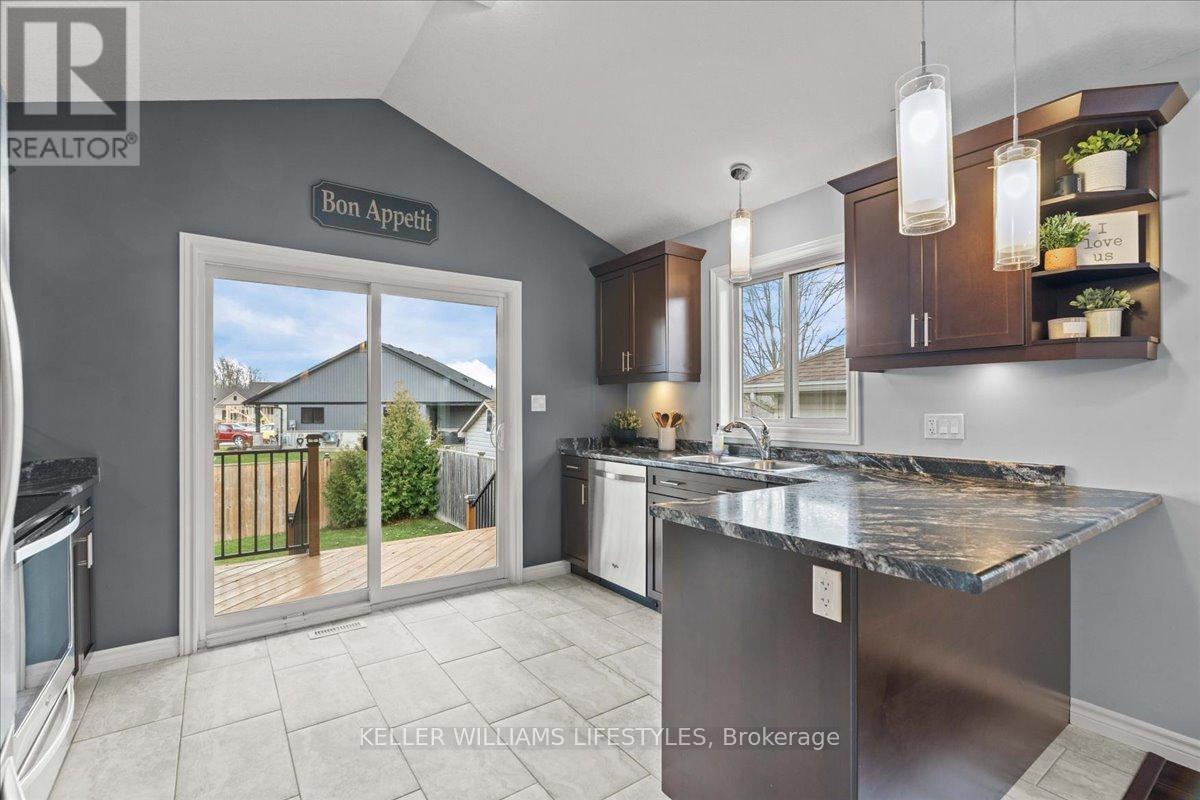 4008 Edward Street, Petrolia, Ontario  N0N 1R0 - Photo 13 - X12584974