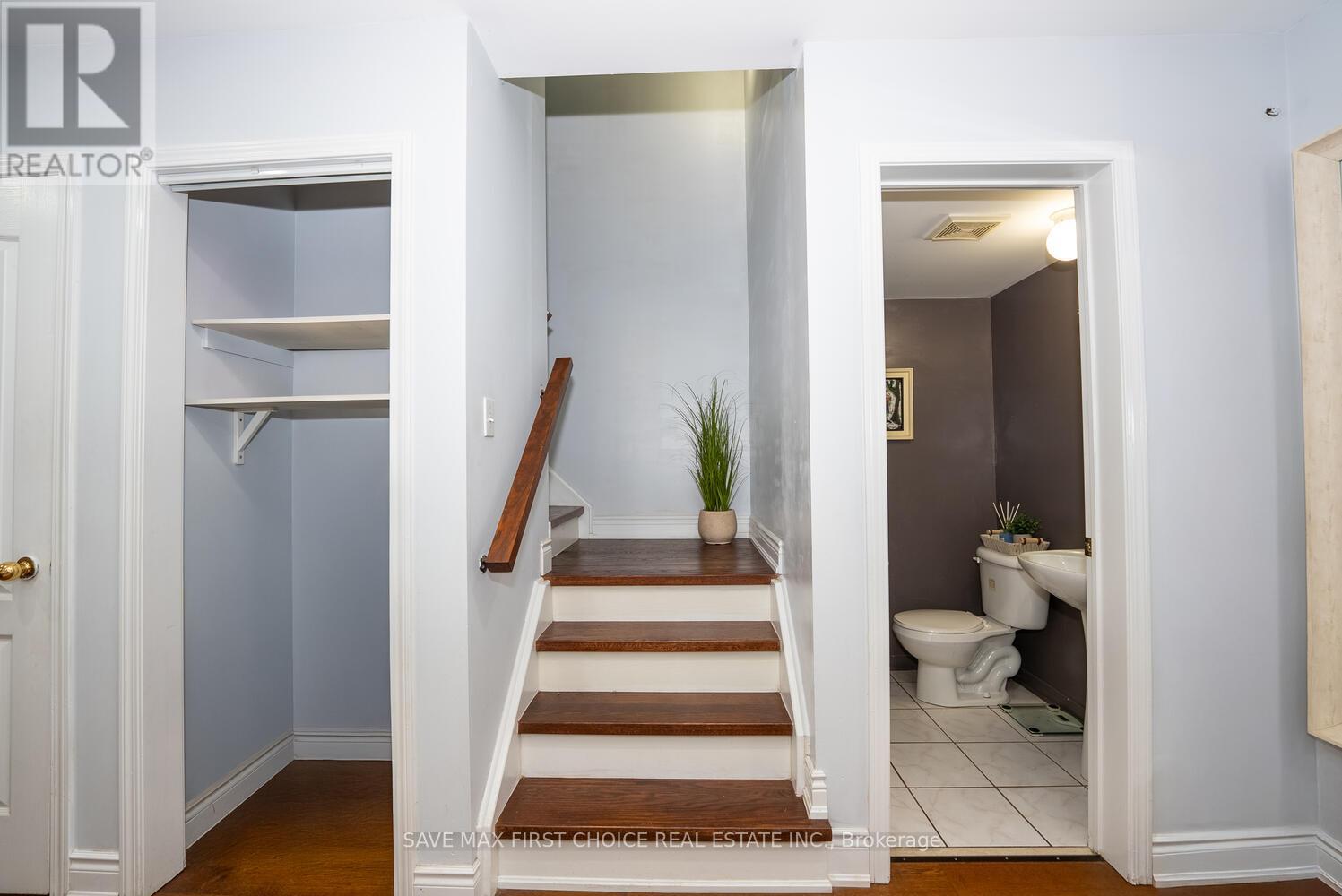 939 Tambourine Terrace, Mississauga, Ontario  L5W 1S5 - Photo 8 - W12594468