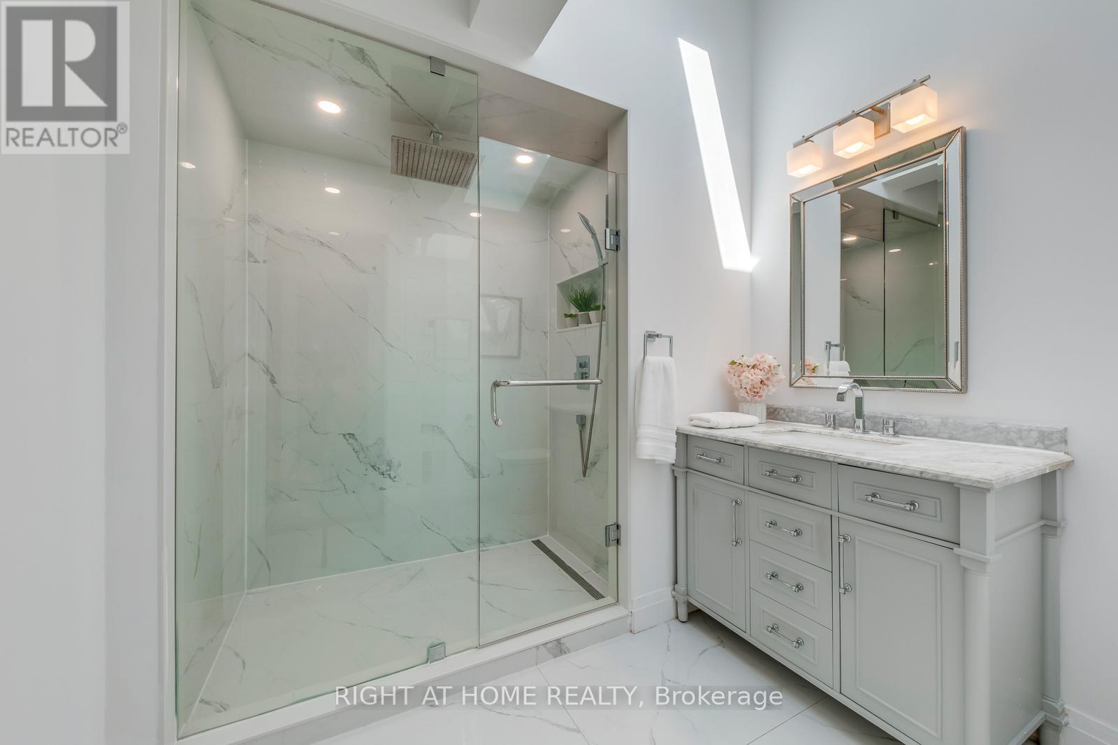 43 South Kingsway, Toronto, Ontario  M6S 3T2 - Photo 20 - W12594472