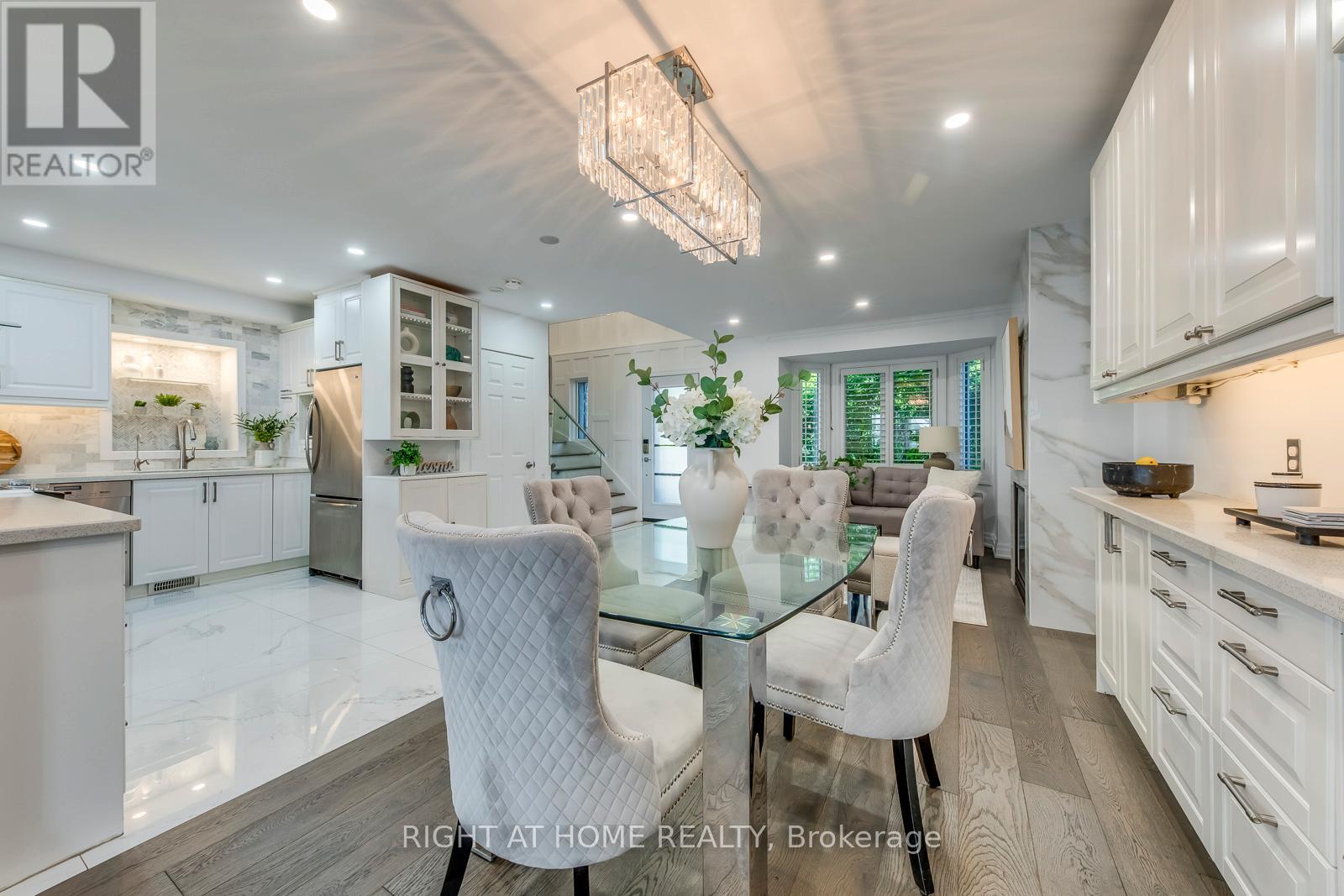 43 South Kingsway, Toronto, Ontario  M6S 3T2 - Photo 3 - W12594472