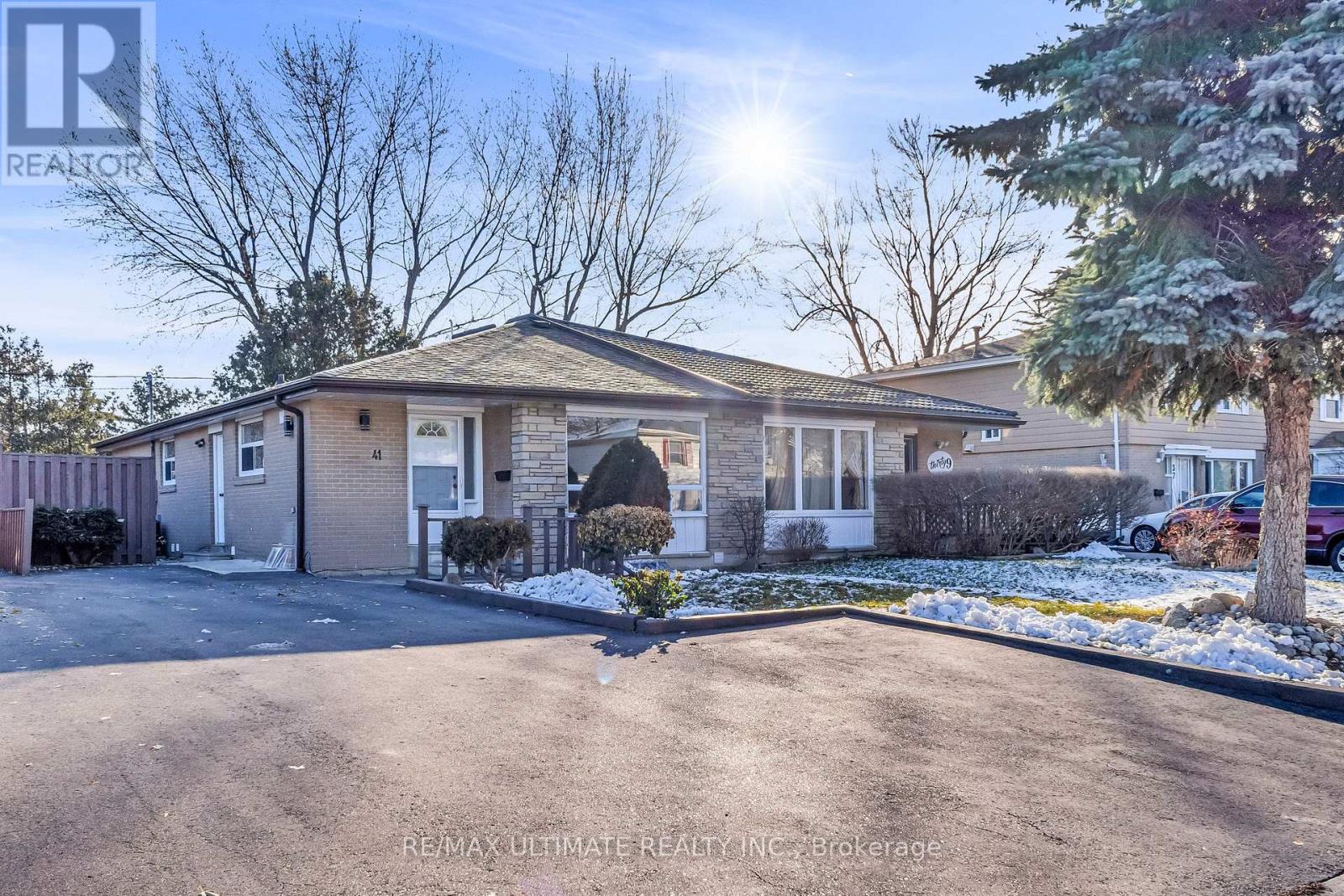 Upper - 41 Danesbury Crescent, Brampton, Ontario L6T 1T2 - Photo 2 - W12594502