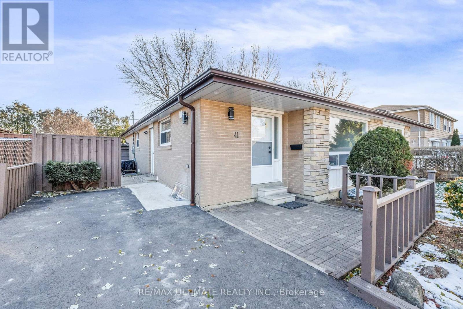 Upper - 41 Danesbury Crescent, Brampton, Ontario L6T 1T2 - Photo 3 - W12594502