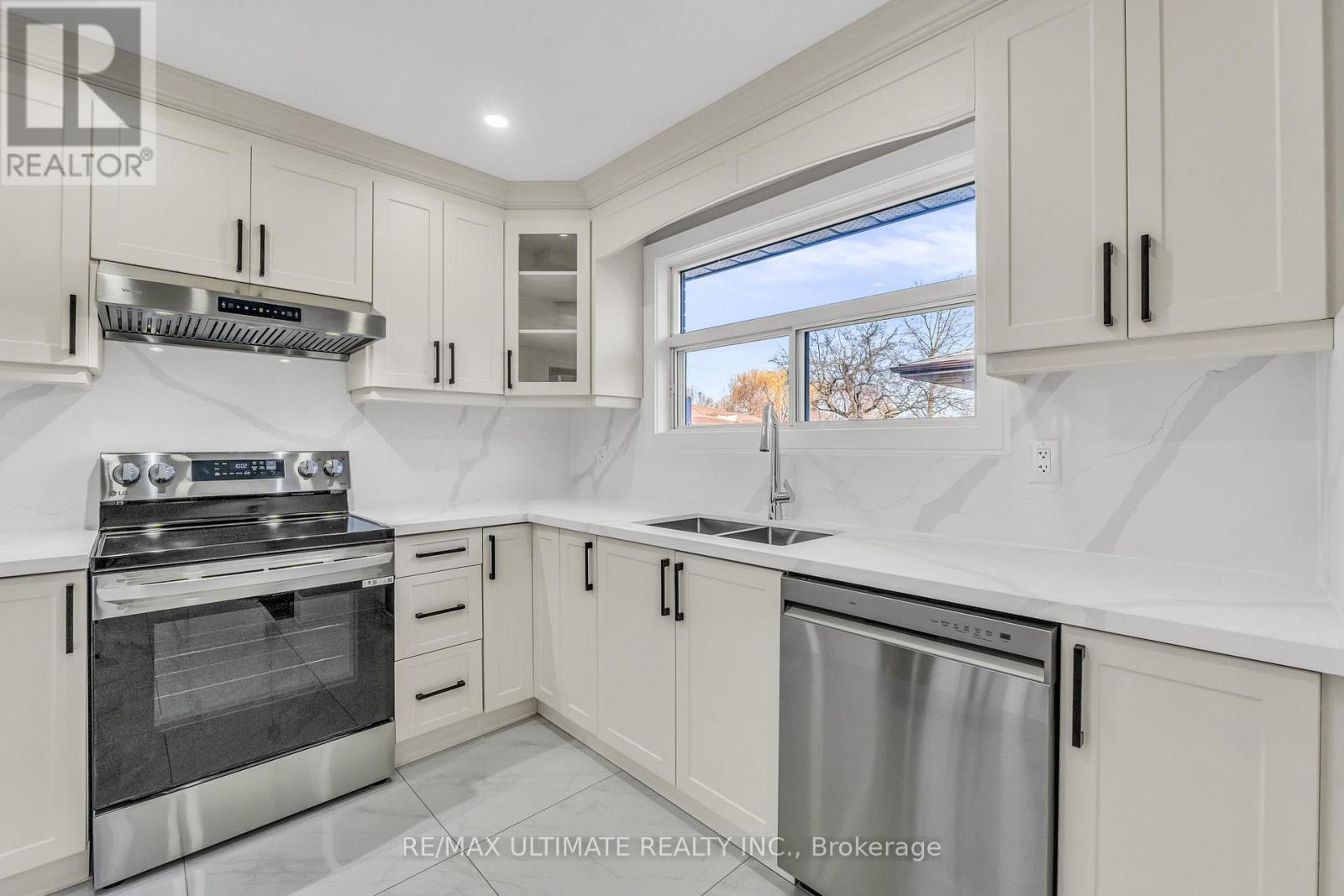 Upper - 41 Danesbury Crescent, Brampton, Ontario L6T 1T2 - Photo 9 - W12594502