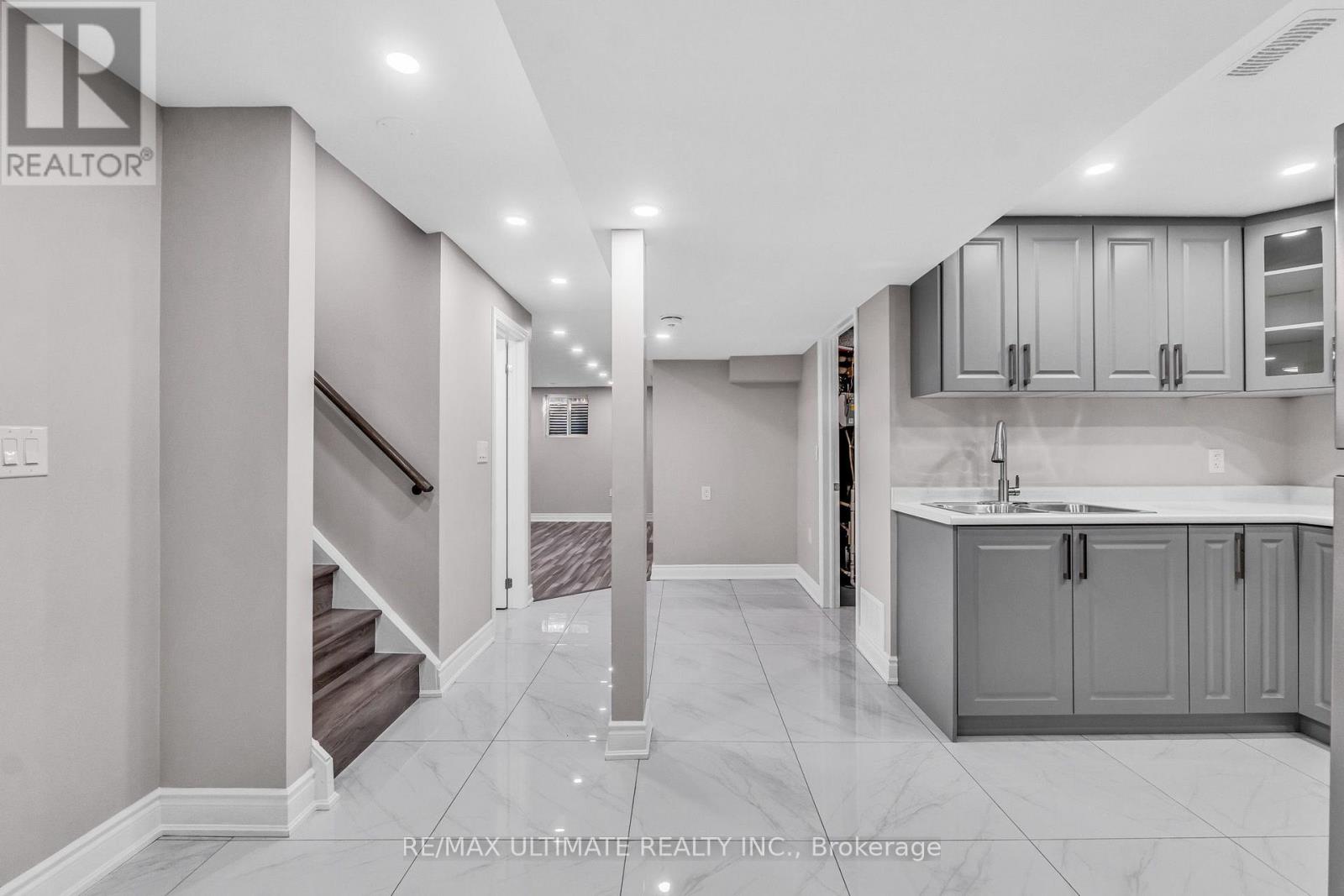 Lower - 41 Danesbury Crescent, Brampton, Ontario L6T 1T2 - Photo 5 - W12594506