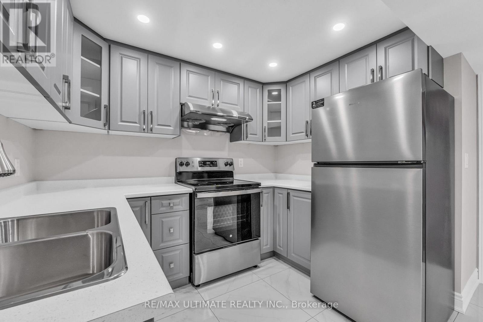 Lower - 41 Danesbury Crescent, Brampton, Ontario L6T 1T2 - Photo 8 - W12594506