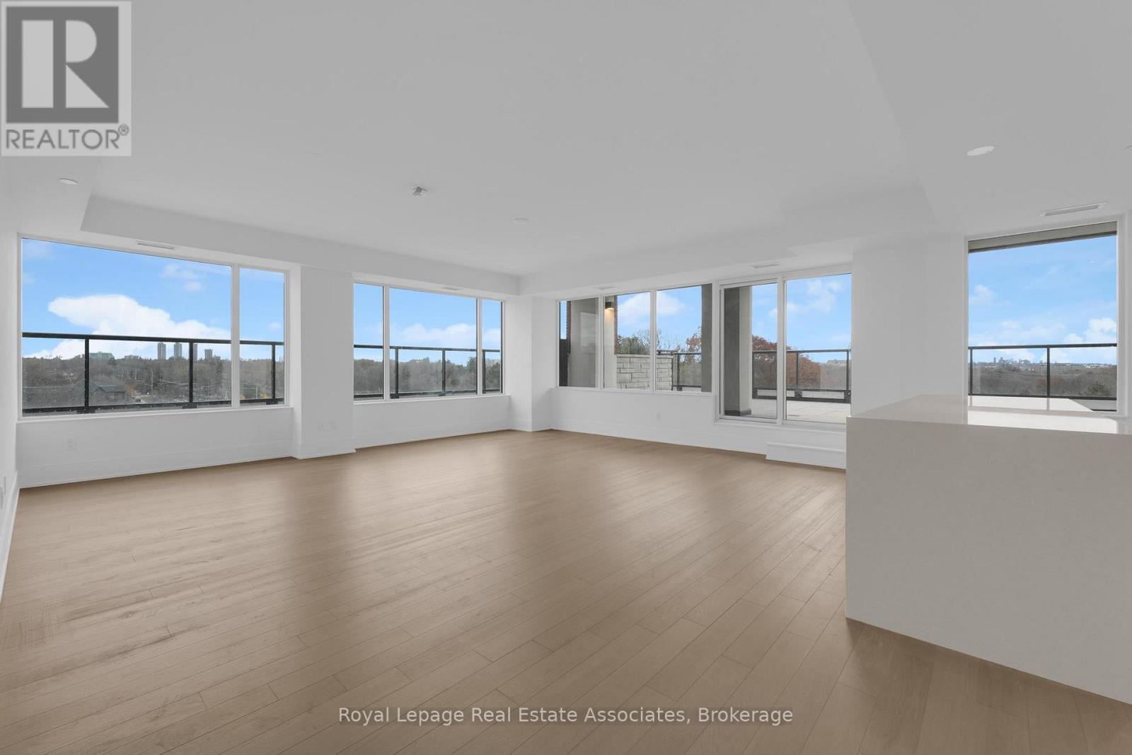 622 - 259 The Kingsway, Toronto, Ontario  M9A 0G2 - Photo 3 - W12594552