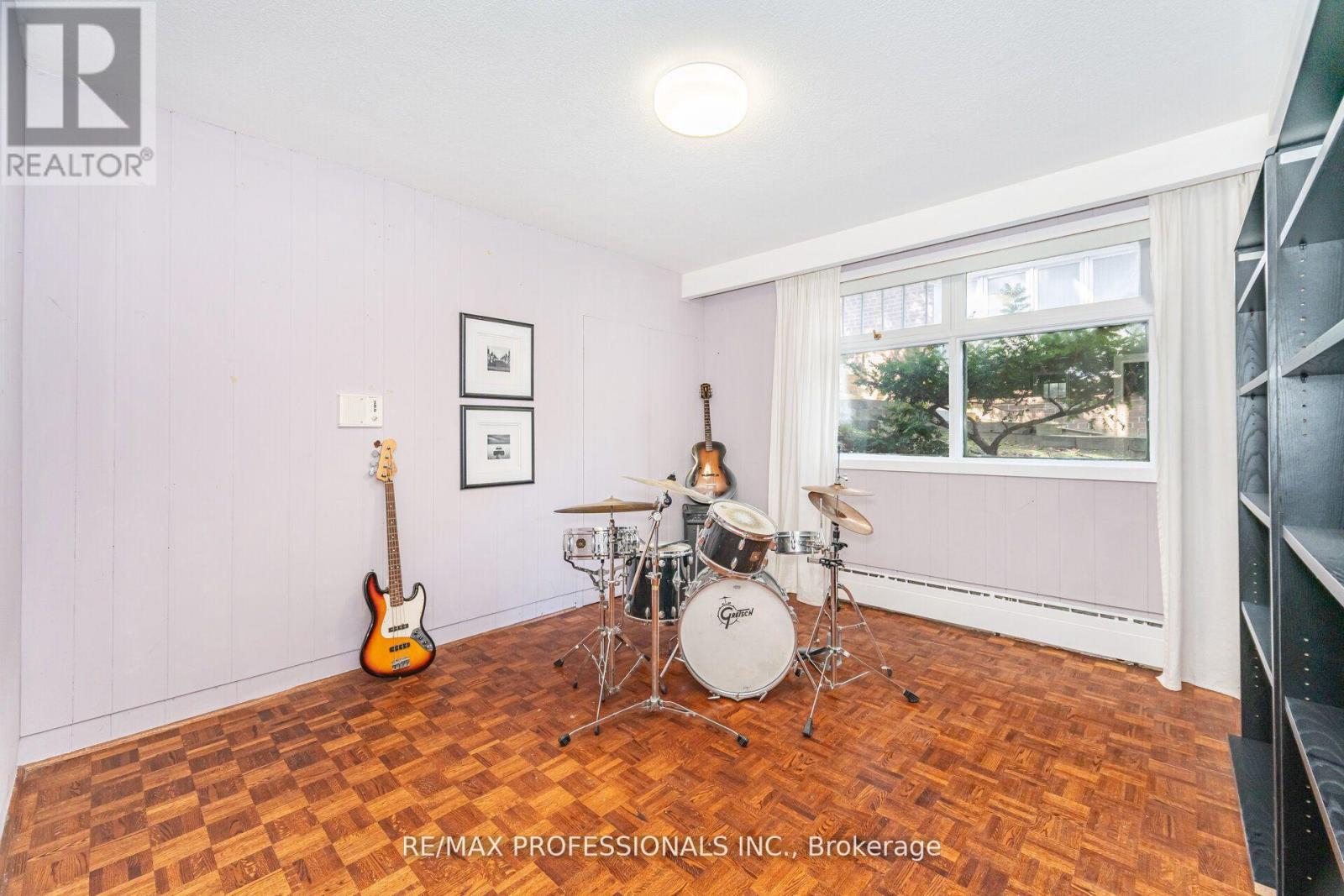 32 Edenbrook Hill, Toronto, Ontario M9A 3Z6 - Photo 15 - W12594566