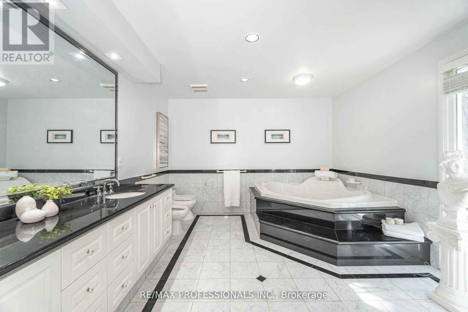 32 Edenbrook Hill, Toronto, Ontario M9A 3Z6 - Photo 37 - W12594566