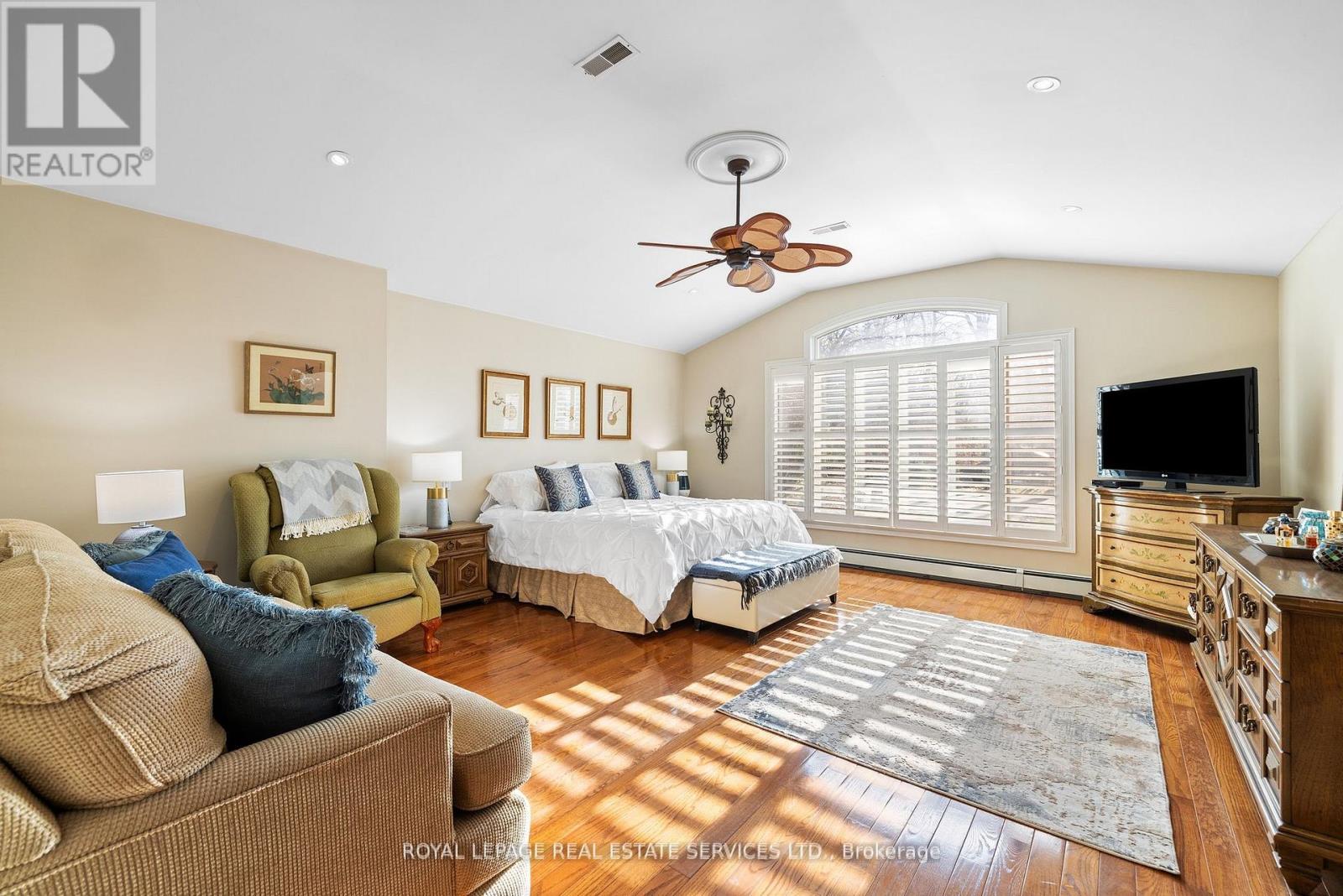 70 Leggett Avenue, Toronto, Ontario M9P 1X4 - Photo 15 - W12594592