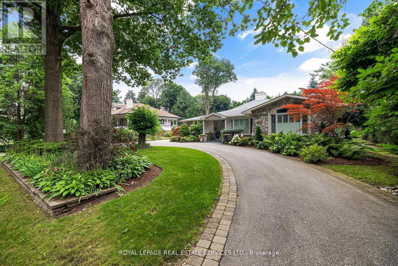 70 Leggett Avenue, Toronto, Ontario M9P 1X4 - Photo 2 - W12594592