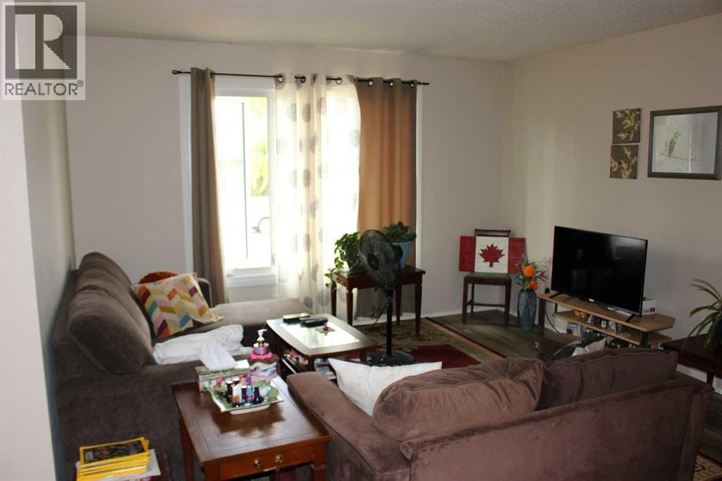 719 B Rosewood Avenue, Picture Butte, Alberta  T0K 1V0 - Photo 9 - A2252590