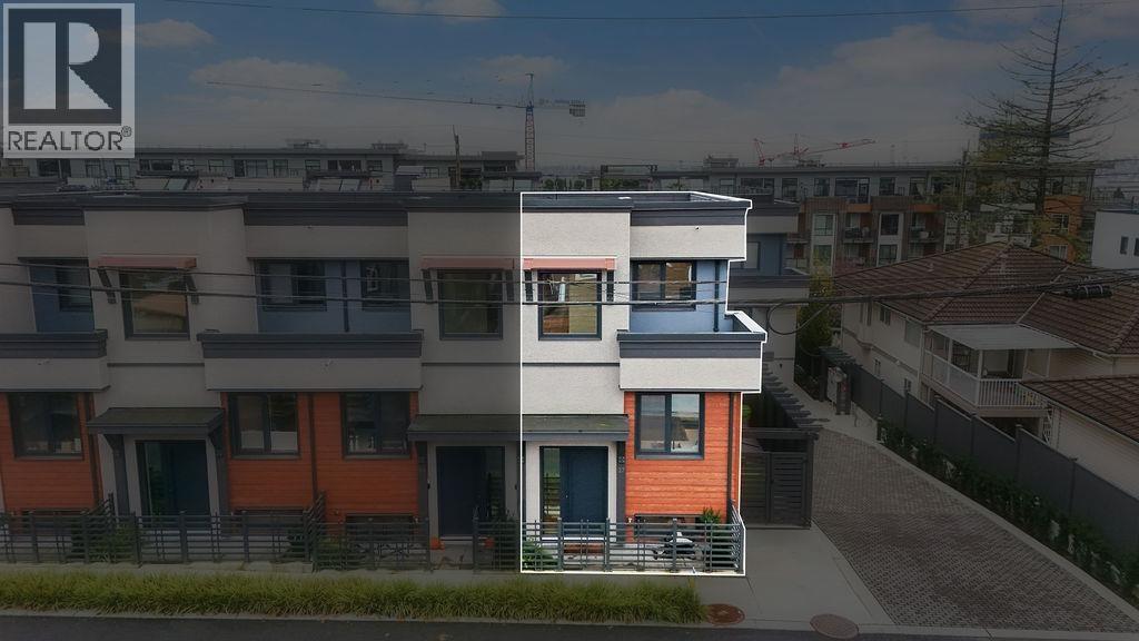 27 632 E 3rd Street, North Vancouver, British Columbia  V7L 0J1 - Photo 2 - R3068575