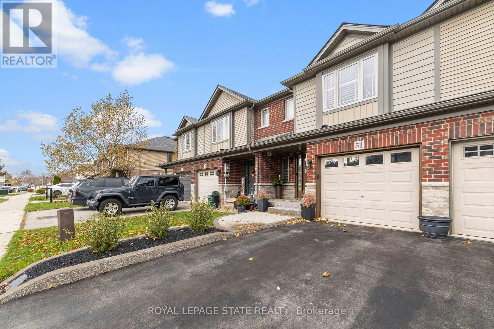 51 Cedar Street, Grimsby, Ontario L3M 0B7 - Photo 3 - X12594476