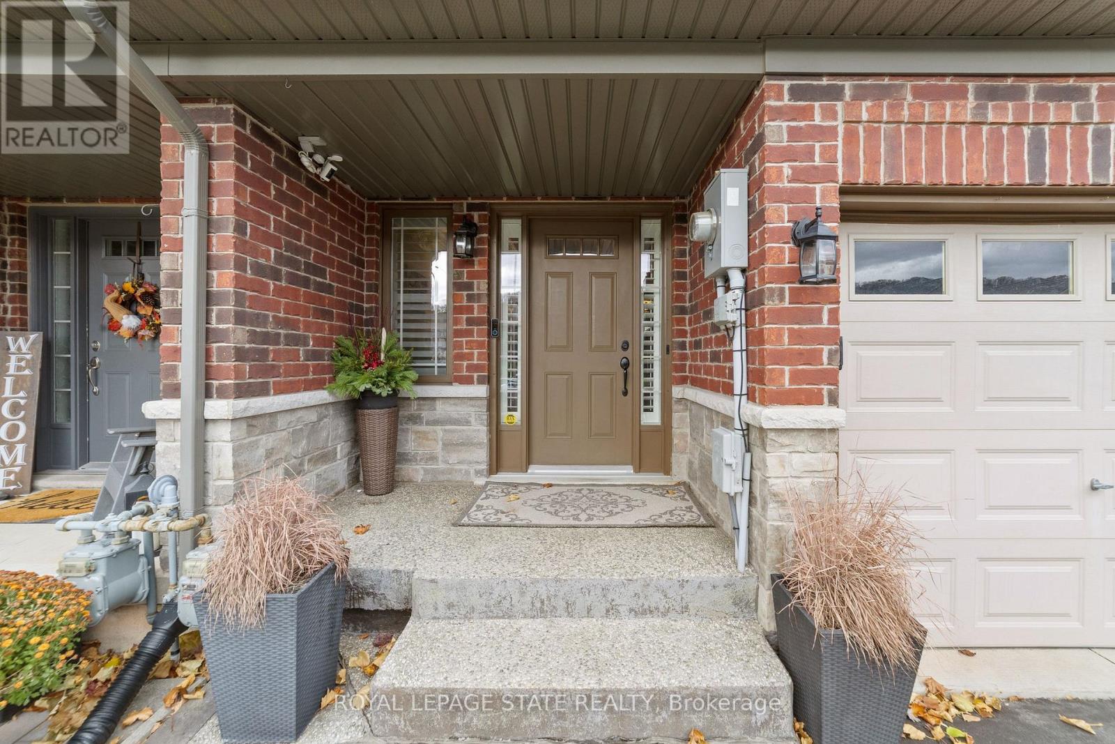 51 Cedar Street, Grimsby, Ontario L3M 0B7 - Photo 4 - X12594476