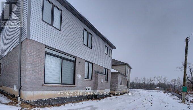 33 Gilham Way, Brant, Ontario N0E 1N0 - Photo 37 - X12594518