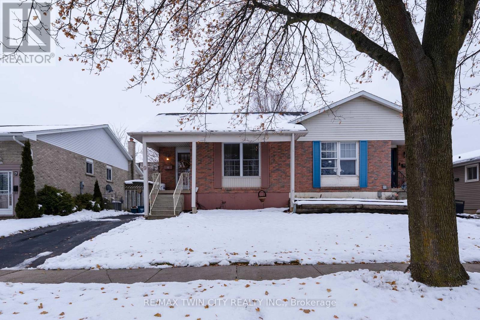 9 MAX WEBSTER ROAD, Brantford, Ontario