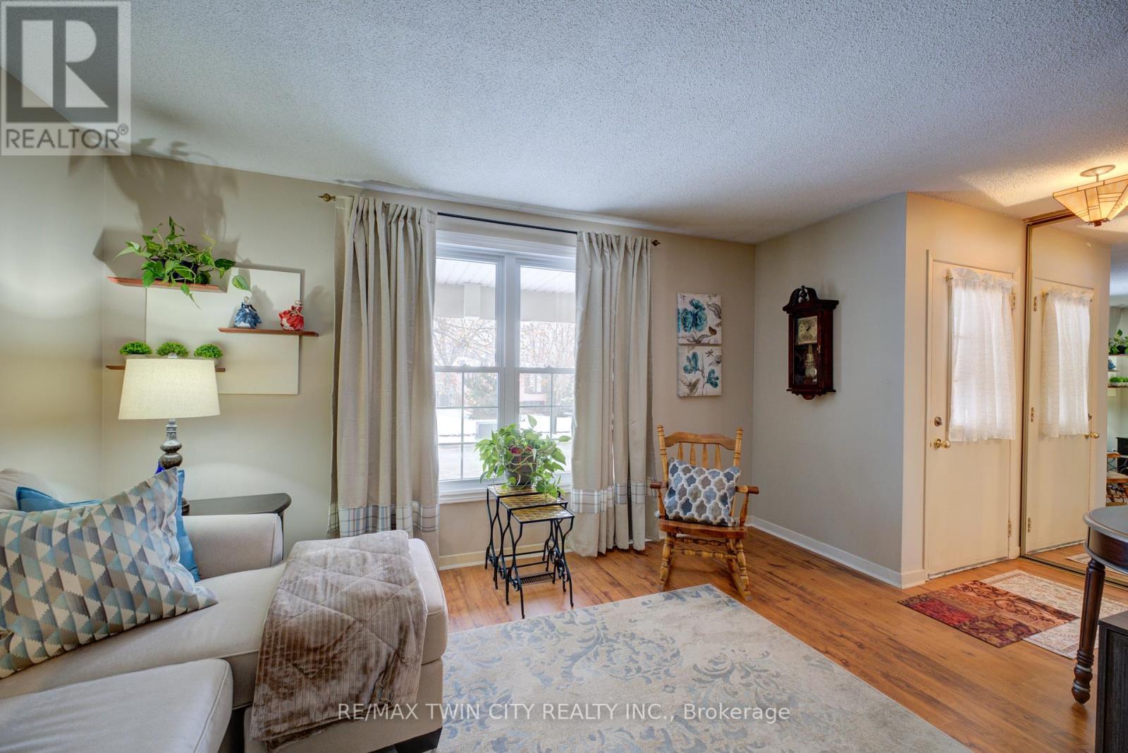 9 Max Webster Road, Brantford, Ontario N3P 1G5 - Photo 4 - X12594562