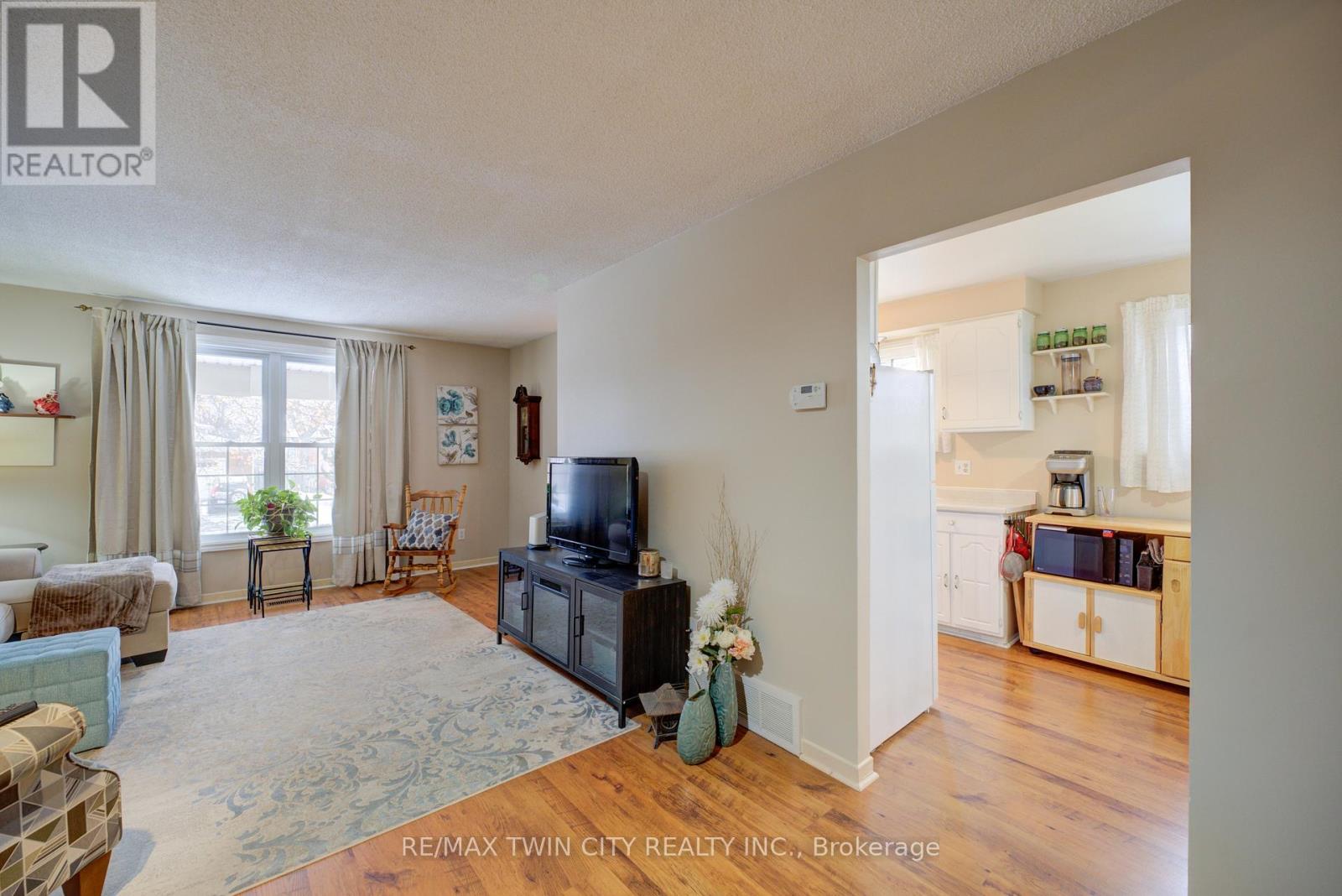 9 Max Webster Road, Brantford, Ontario N3P 1G5 - Photo 9 - X12594562