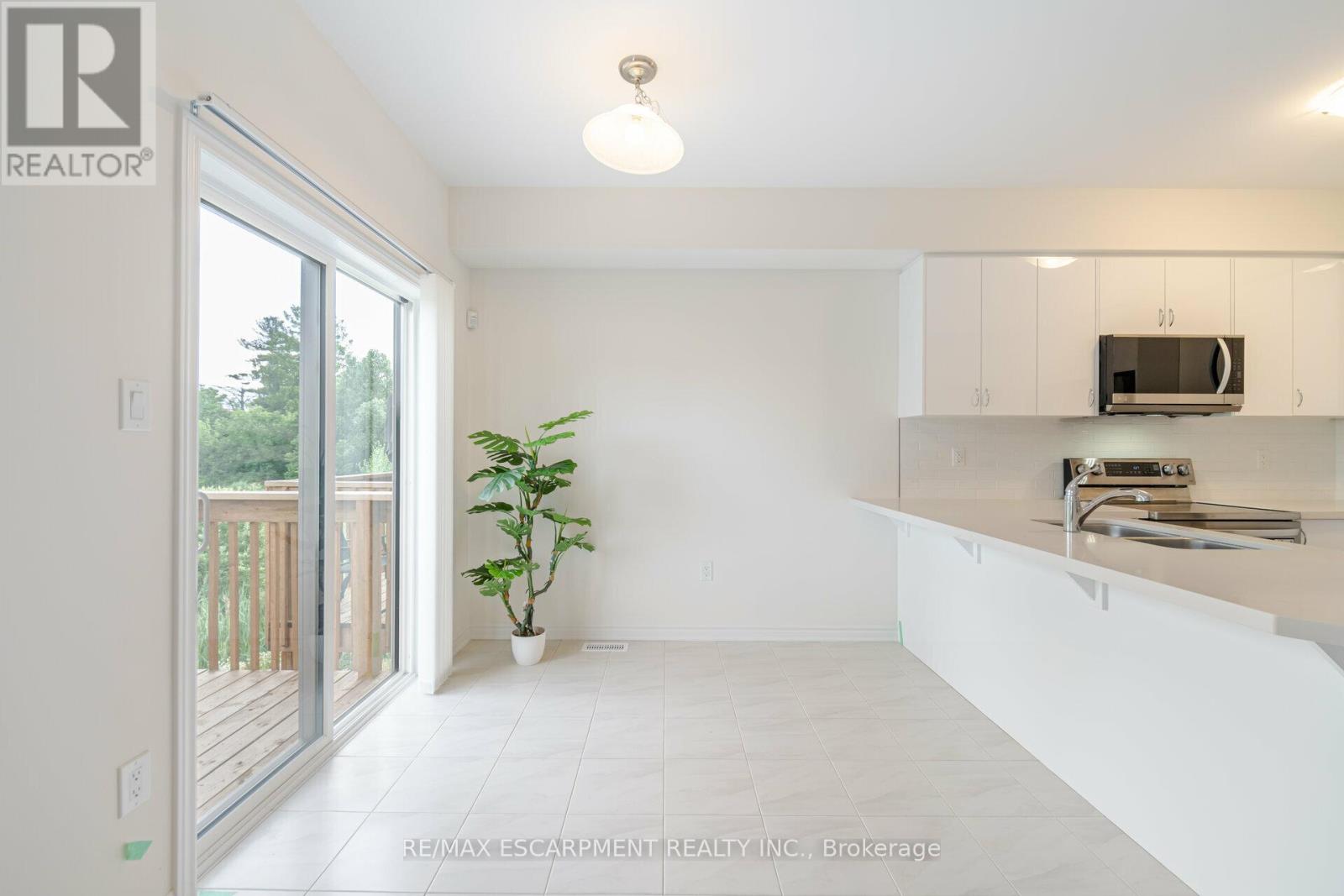 96 - 305 Garner Road W, Hamilton, Ontario L9G 3K9 - Photo 16 - X12594582