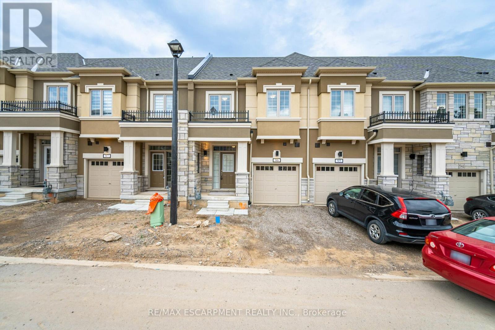 96 - 305 Garner Road W, Hamilton, Ontario L9G 3K9 - Photo 2 - X12594582