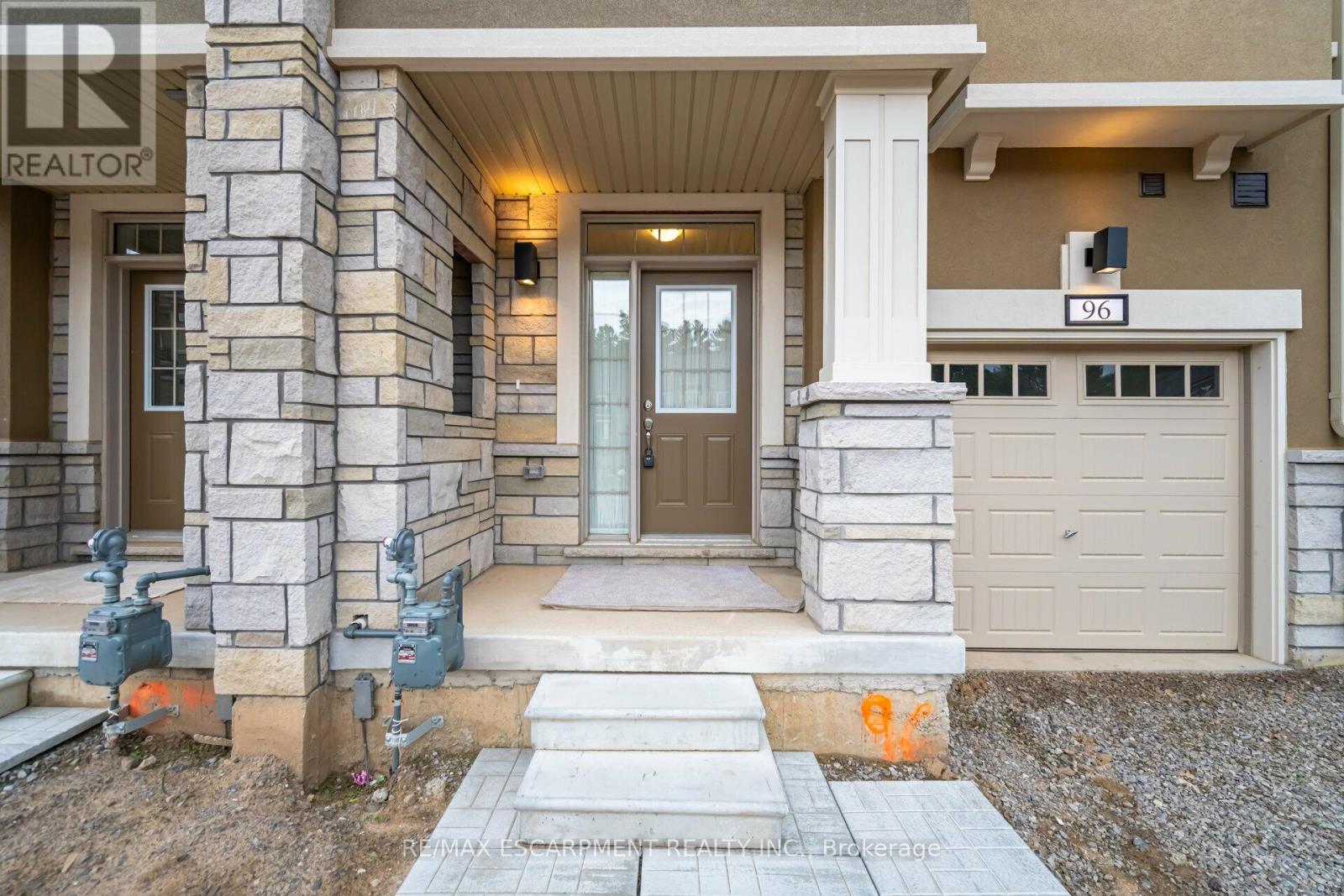 96 - 305 Garner Road W, Hamilton, Ontario L9G 3K9 - Photo 3 - X12594582