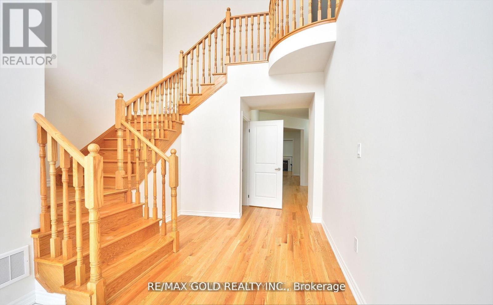 33 Gilham Way, Brant, Ontario N0E 1N0 - Photo 4 - X12594600