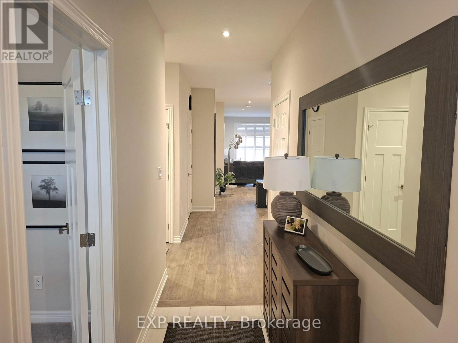 5 Mcclay Avenue, Grimsby, Ontario L3M 0H7 - Photo 2 - X12594604