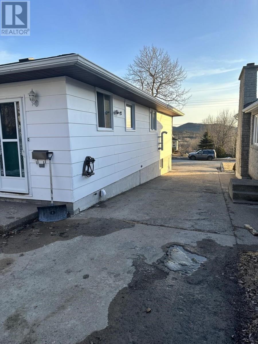 225 Bayview St, Schreiber, Ontario P0T 2S0 - Photo 3 - TB253593