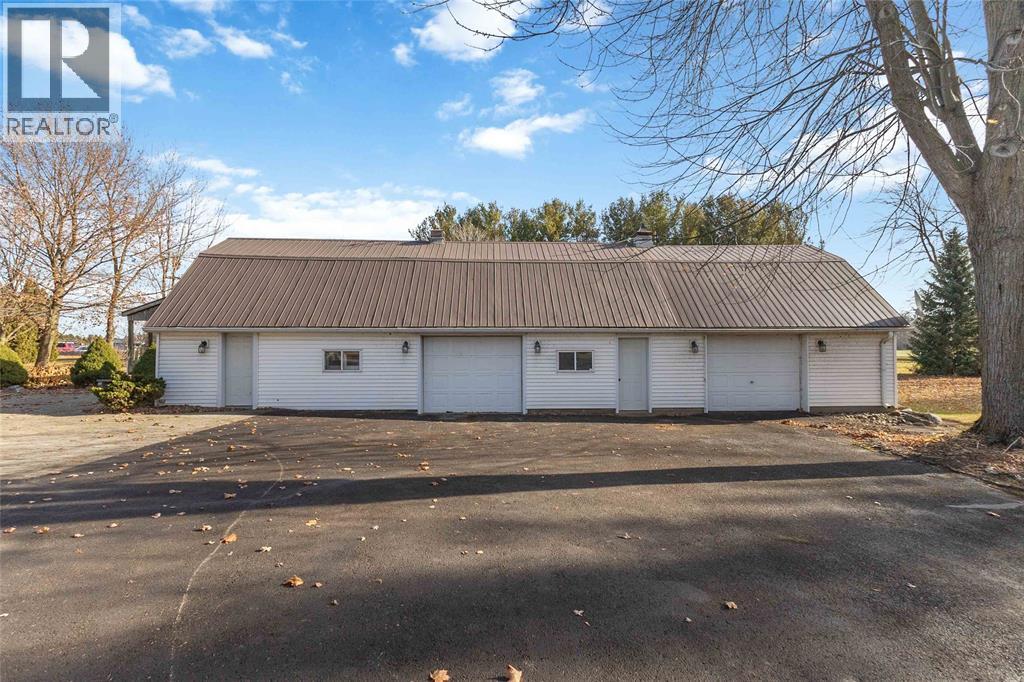 7884 Birnam Line, Warwick-Watford, Ontario N0M 1B0 - Photo 44 - 25028726