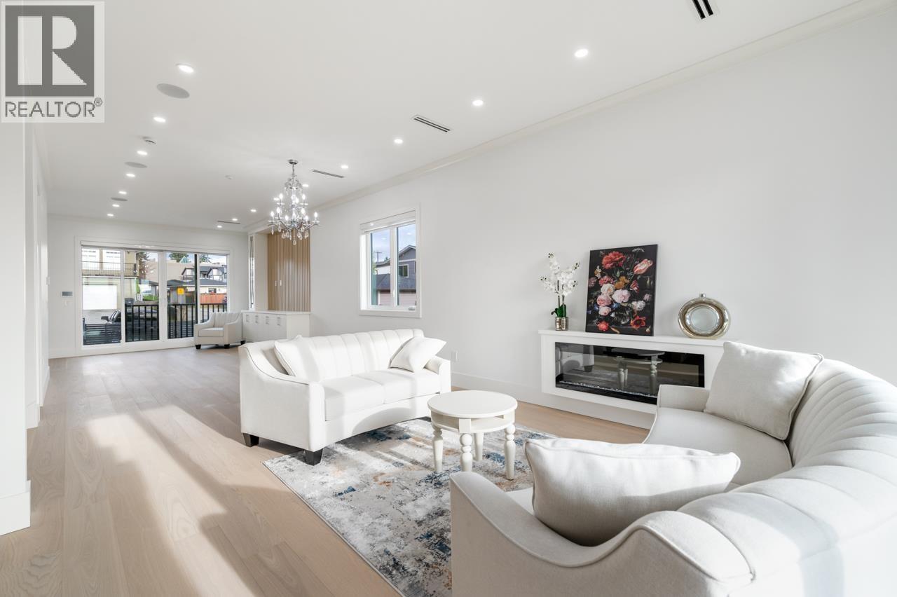 2 6691 Winch Street, Burnaby, British Columbia  V5B 2L5 - Photo 4 - R3069950