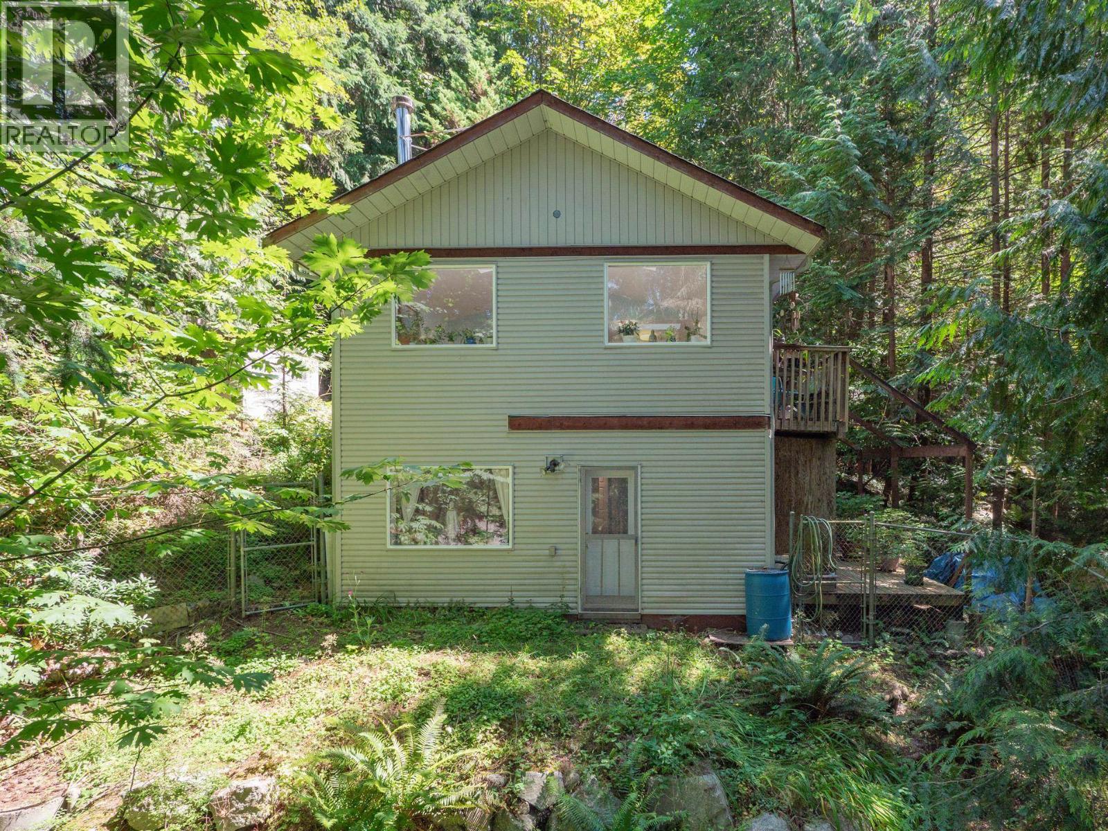 7027 Skana Crescent, Sechelt, British Columbia  V7Z 0C8 - Photo 4 - R3071486