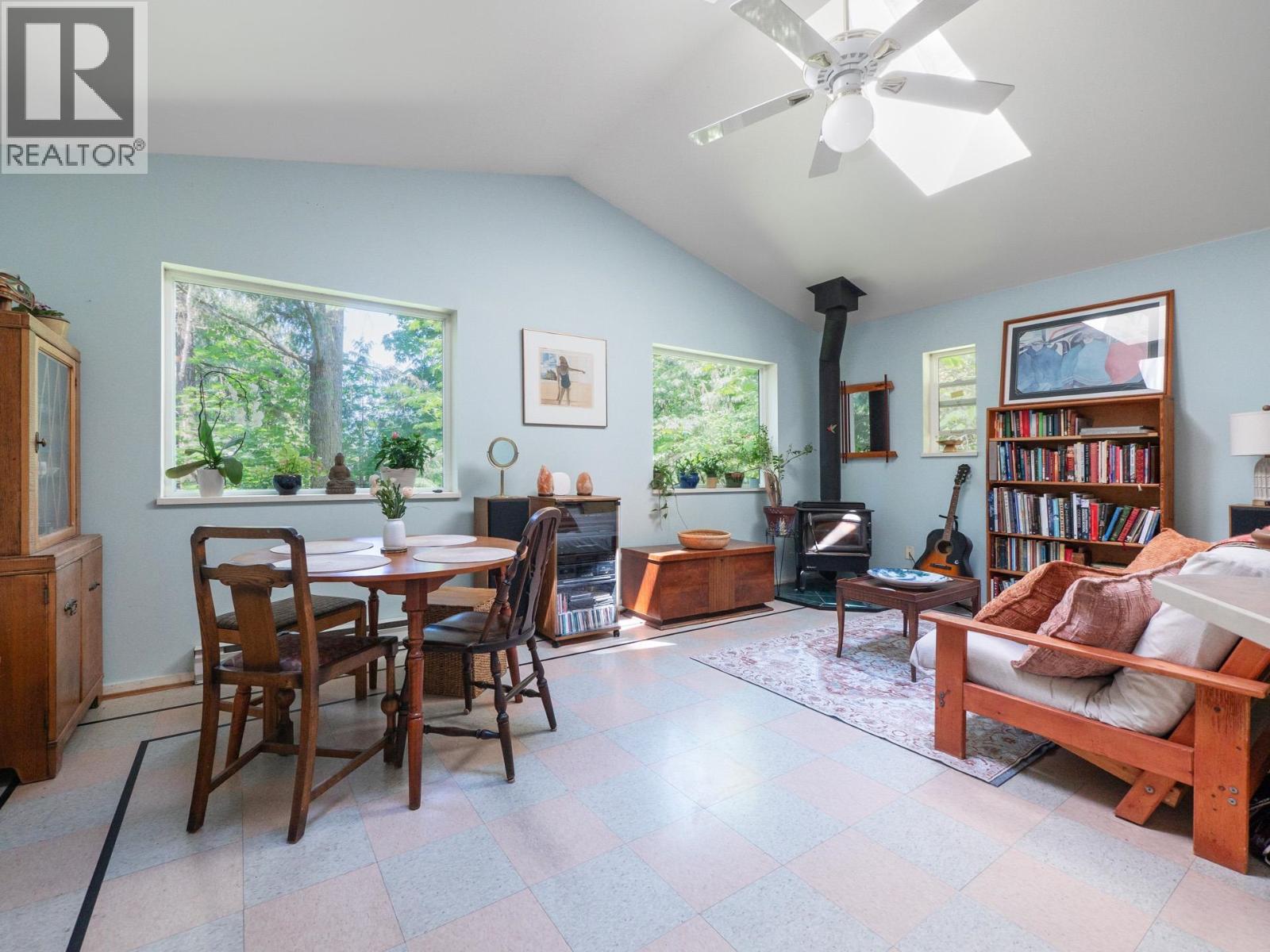 7027 Skana Crescent, Sechelt, British Columbia  V7Z 0C8 - Photo 8 - R3071486