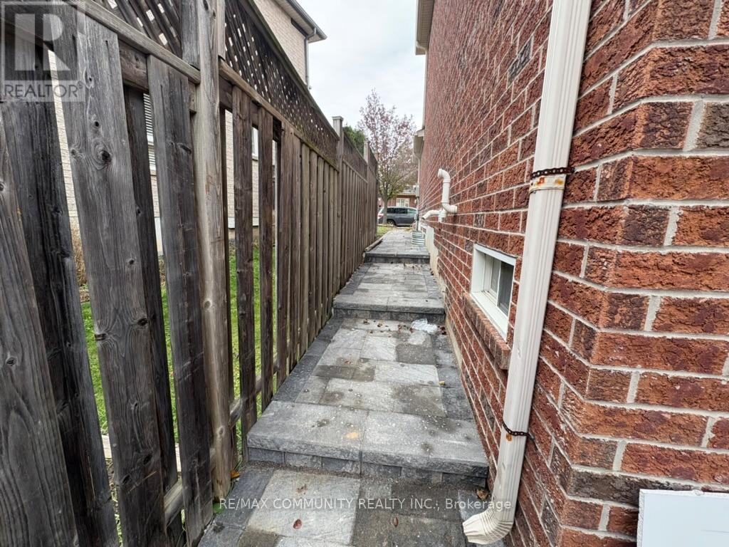 25 Freer Crescent, Ajax, Ontario  L1T 4N5 - Photo 2 - E12594688