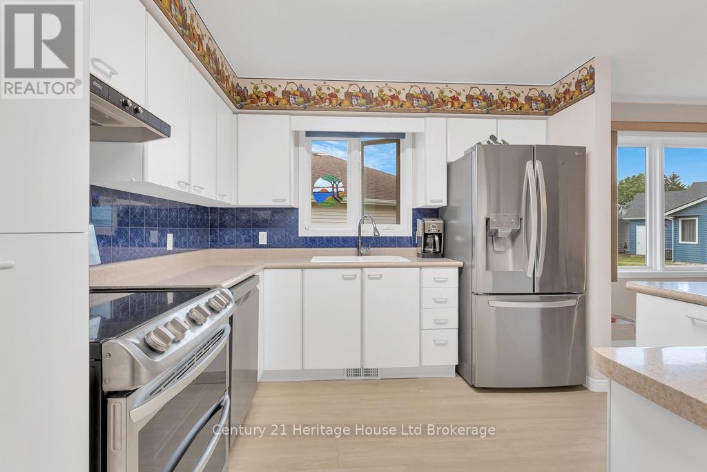 14 Mcdonald Court, Tillsonburg, Ontario N4G 5L8 - Photo 3 - X12594848