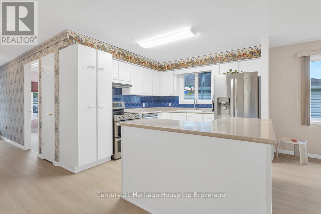 14 Mcdonald Court, Tillsonburg, Ontario N4G 5L8 - Photo 4 - X12594848