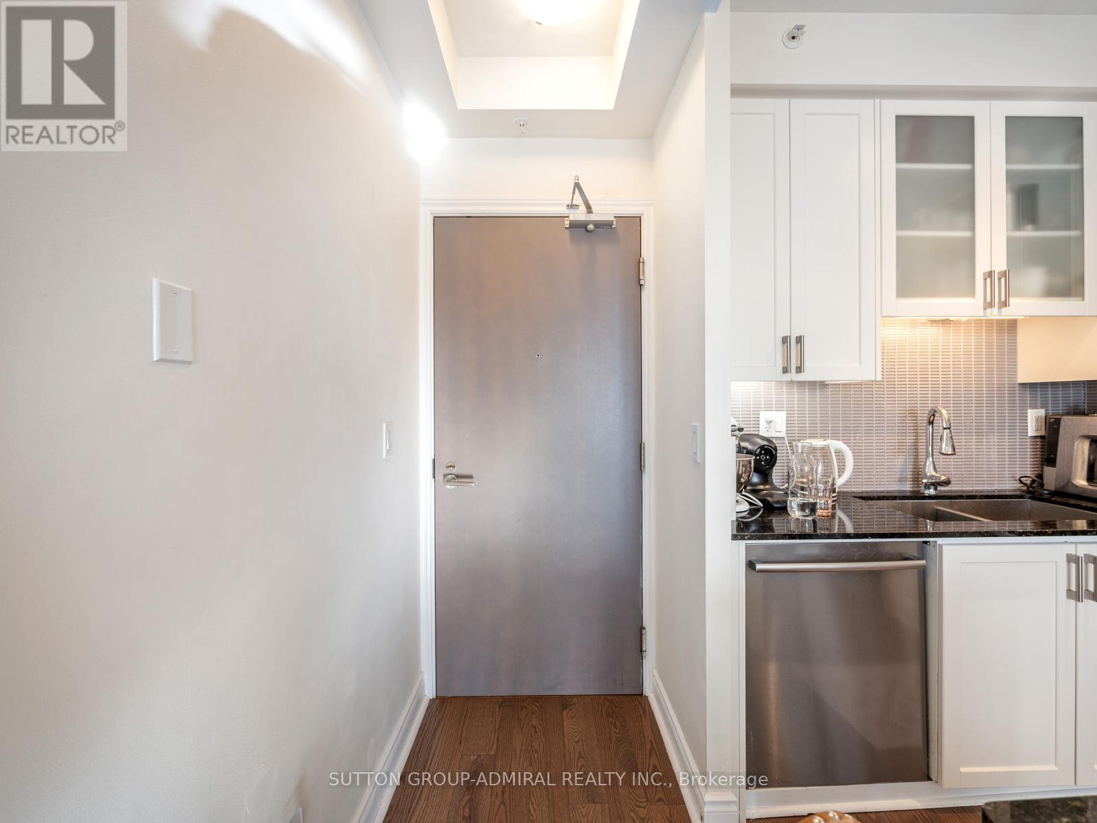 909a - 9088 Yonge Street, Richmond Hill, Ontario  L4C 0Y6 - Photo 2 - N12594696