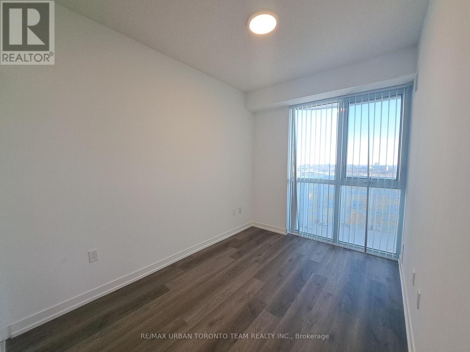 2112 - 8 Interchange Way, Vaughan, Ontario L4K 5Z7 - Photo 10 - N12594700