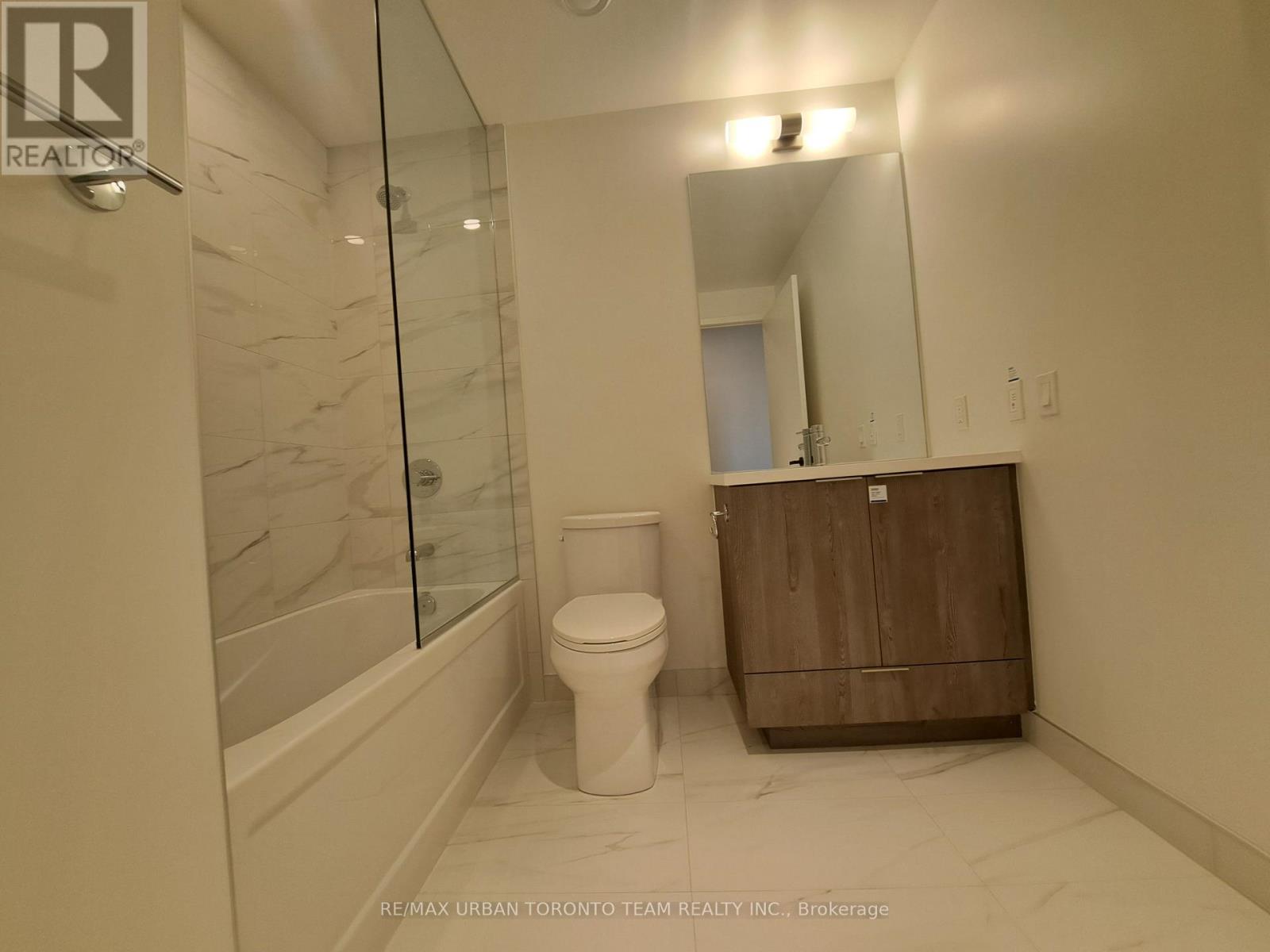 2112 - 8 Interchange Way, Vaughan, Ontario L4K 5Z7 - Photo 12 - N12594700