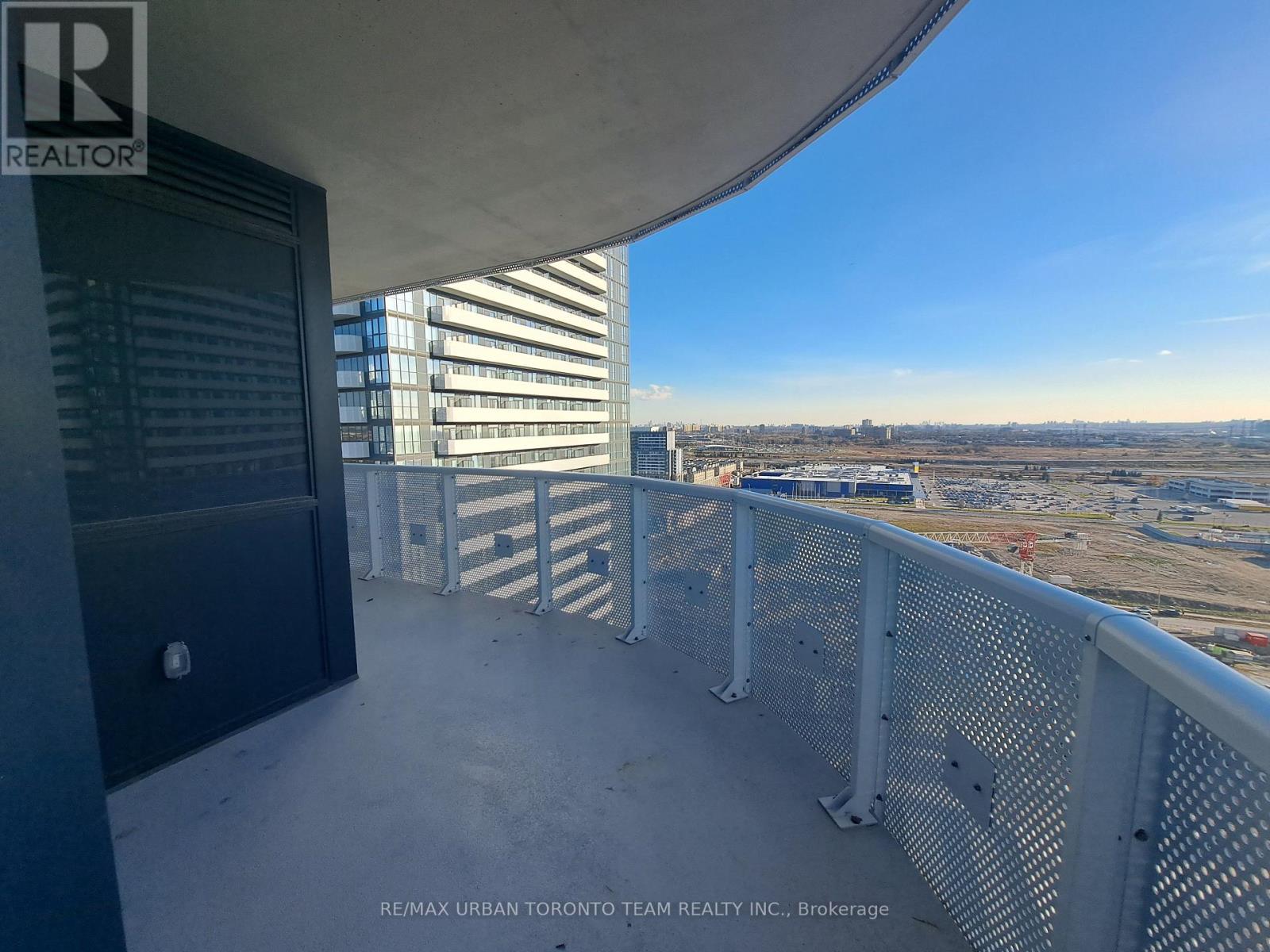 2112 - 8 Interchange Way, Vaughan, Ontario L4K 5Z7 - Photo 3 - N12594700