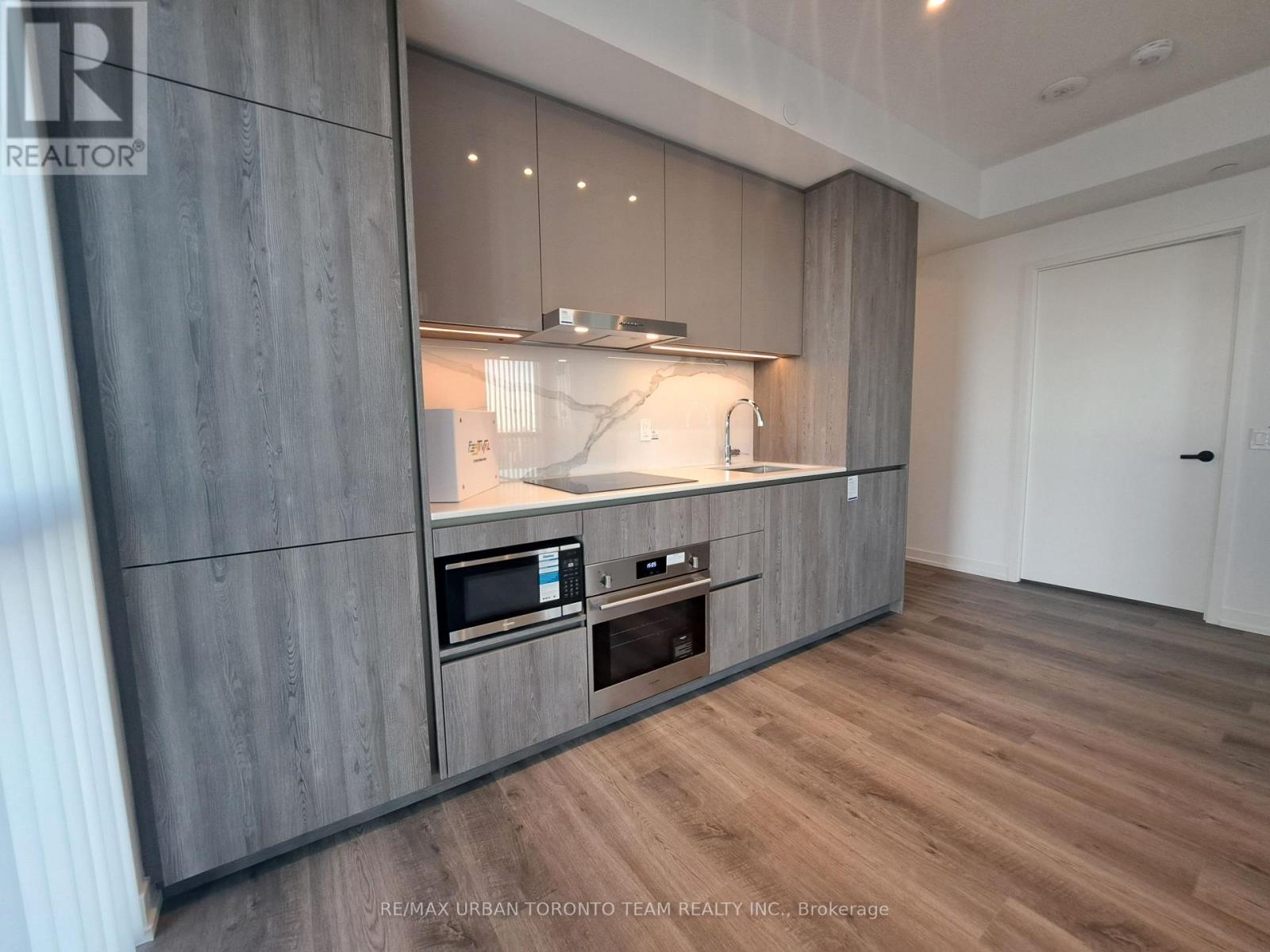 2112 - 8 Interchange Way, Vaughan, Ontario L4K 5Z7 - Photo 7 - N12594700