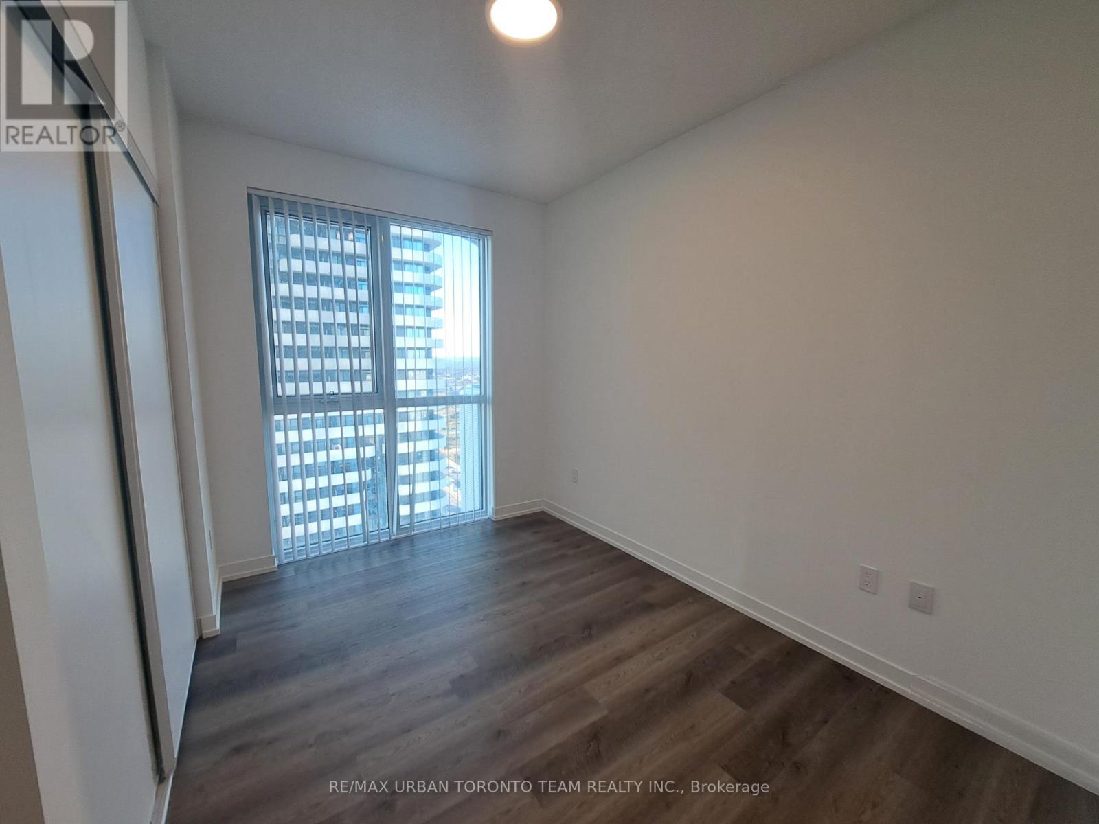 2112 - 8 Interchange Way, Vaughan, Ontario L4K 5Z7 - Photo 9 - N12594700