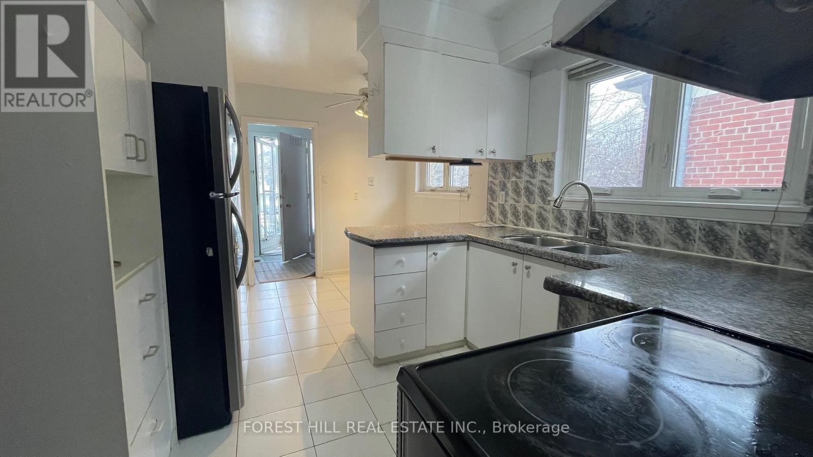 155 Churchill Avenue, Toronto, Ontario M2N 1Z3 - Photo 3 - C12578848