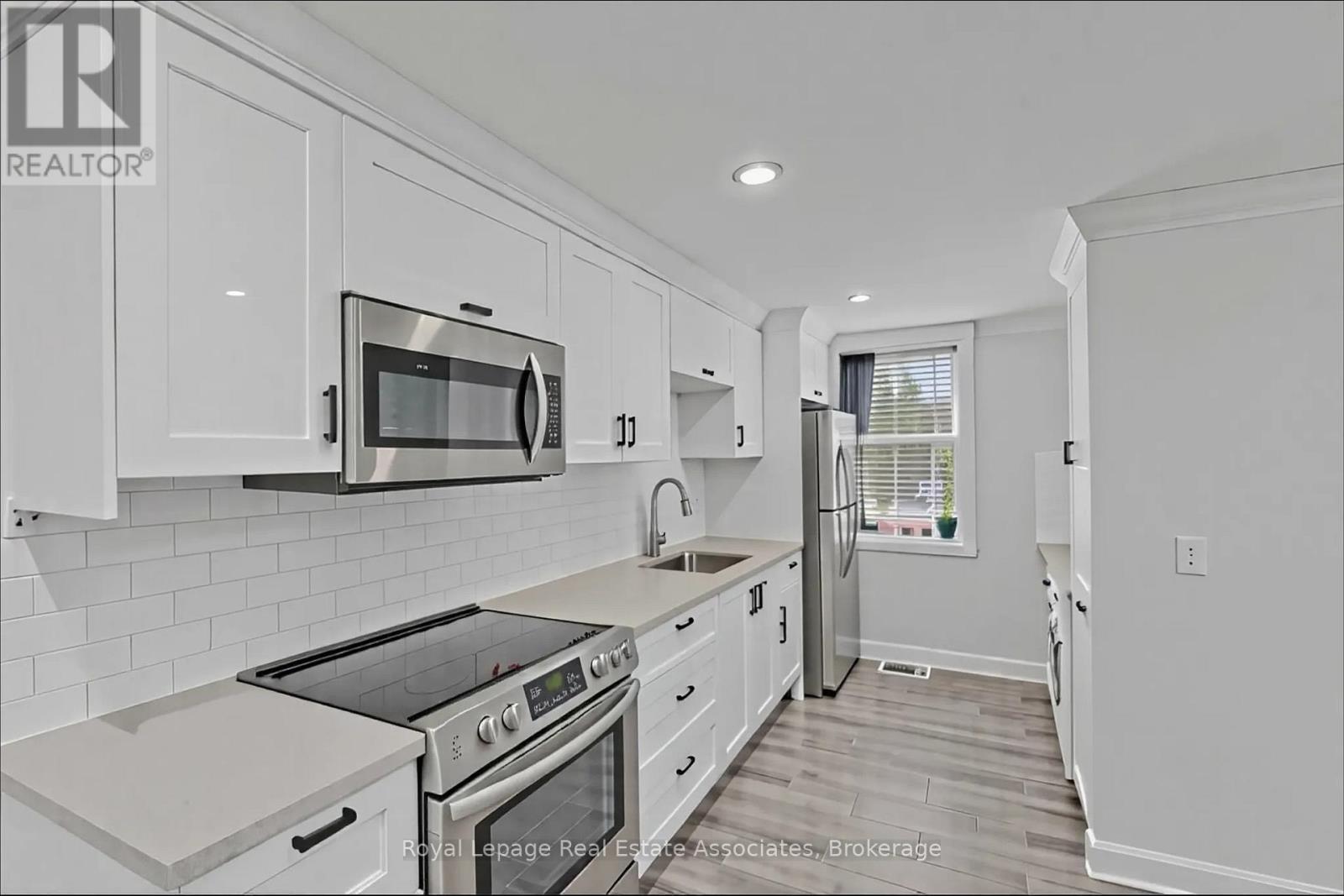 Upper - 66 Broadway Avenue, Orangeville, Ontario L9W 1J9 - Photo 1 - W12547410