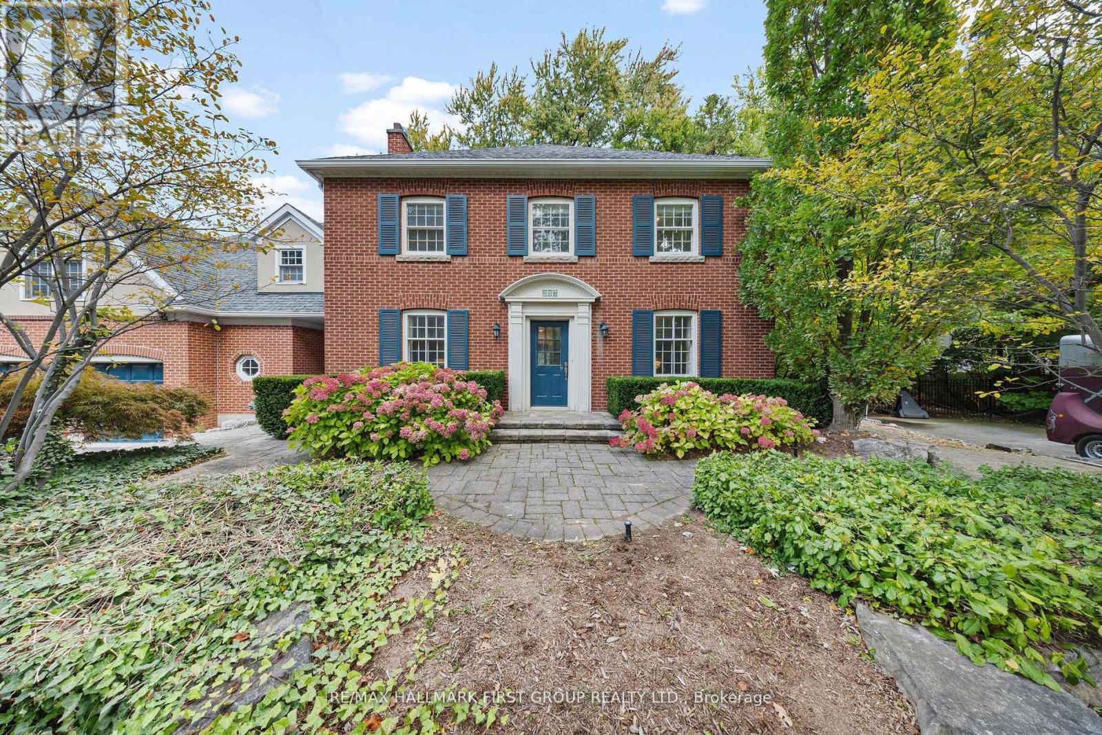 257 Roseland Crescent, Burlington, Ontario  L7N 1S4 - Photo 1 - W12594654